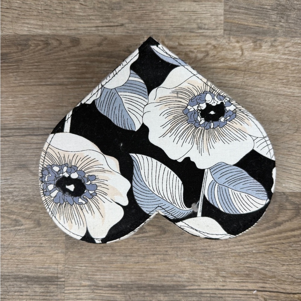 Vera Bradley Heart-Shaped Floral Jewelry Box - Picture 4 of 4